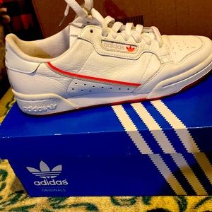 Women’s Continent Adidas sneaker